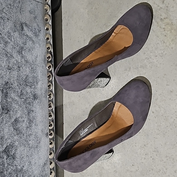 Grey Glitter Block Heels Pumps - Picture 3 of 7